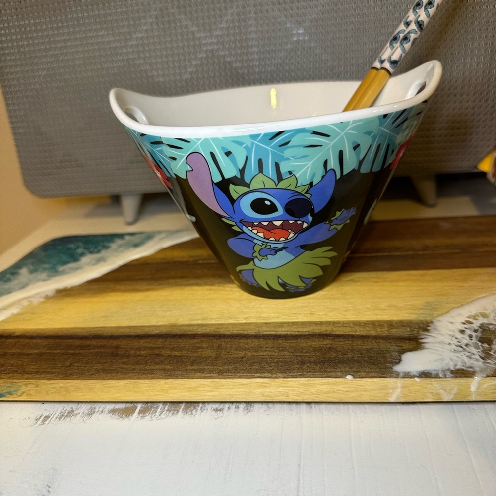 Stitch Themed Ramen Bowl with Tropical Design and chopsticks 🥢